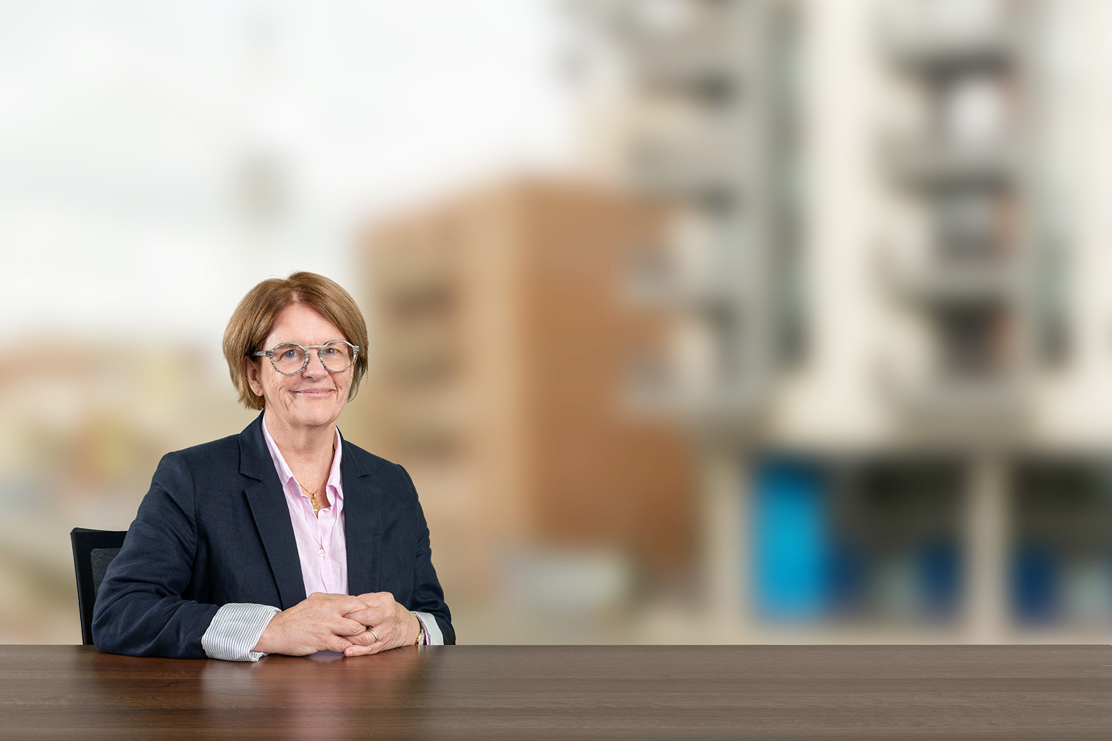 Catriona Stewart Half Body Large 1620X1080