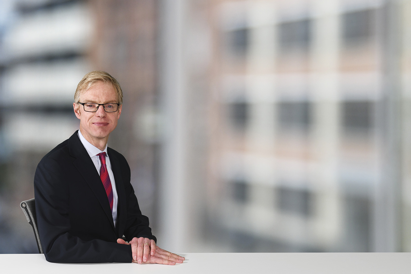 Roger Mackle Half Body Large_1620X1080