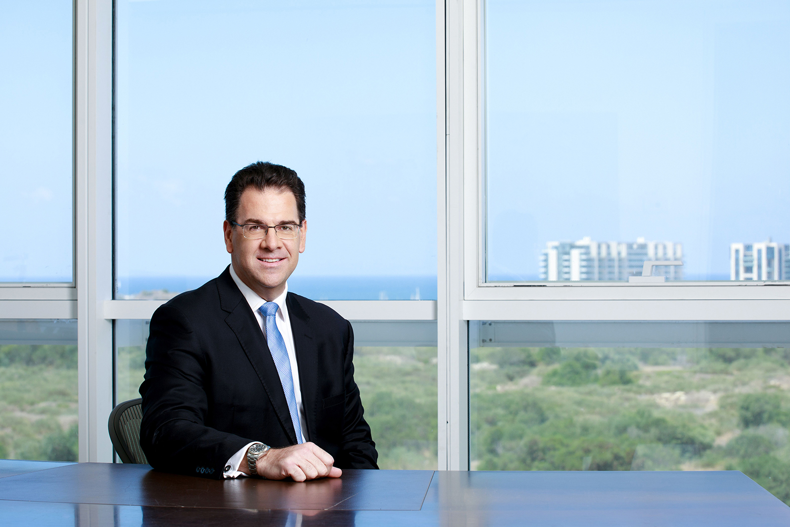 Zvika Zelichov Half Body Large_1620X1080