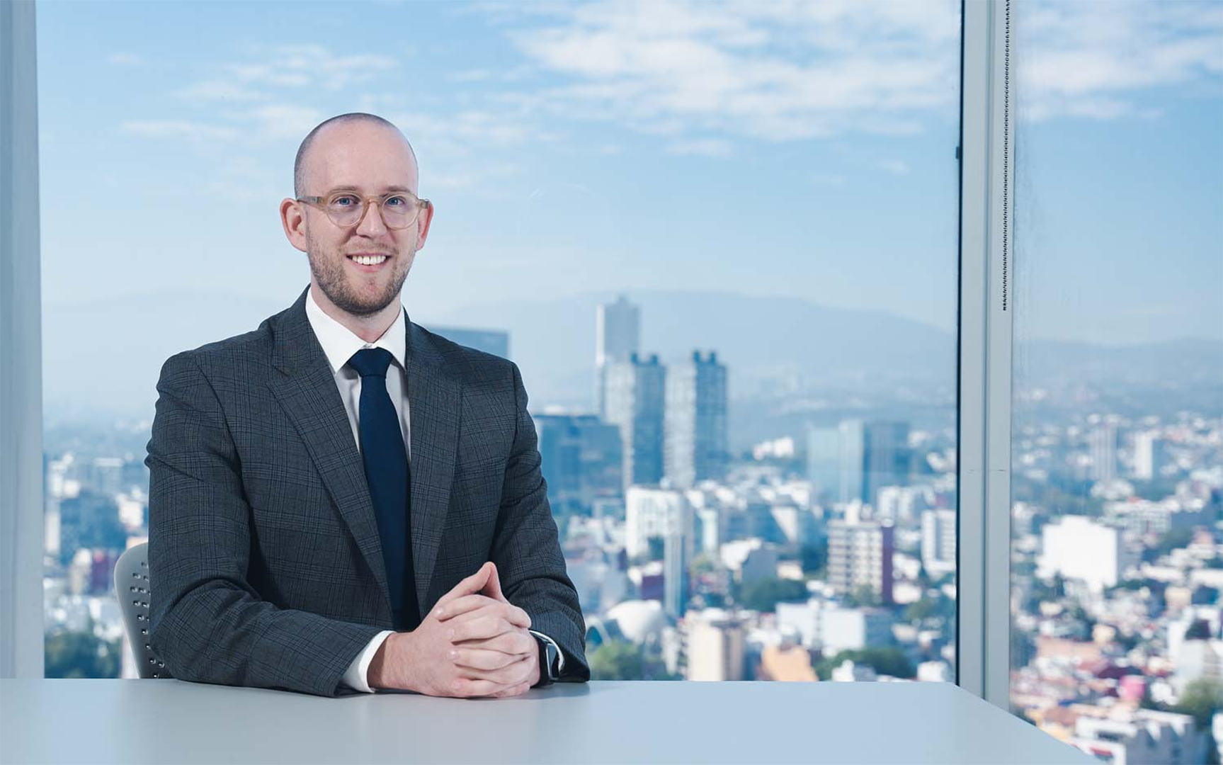 George Phillips Halfbody 1620 X 1080