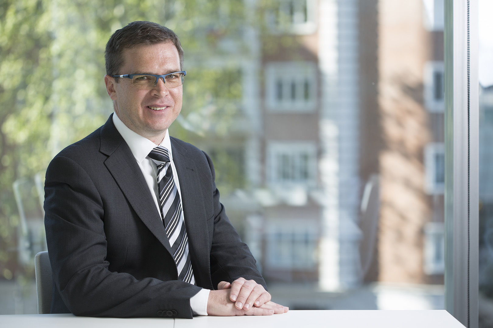 Geoffrey Ratcliffe Half Body Large_1620X1080