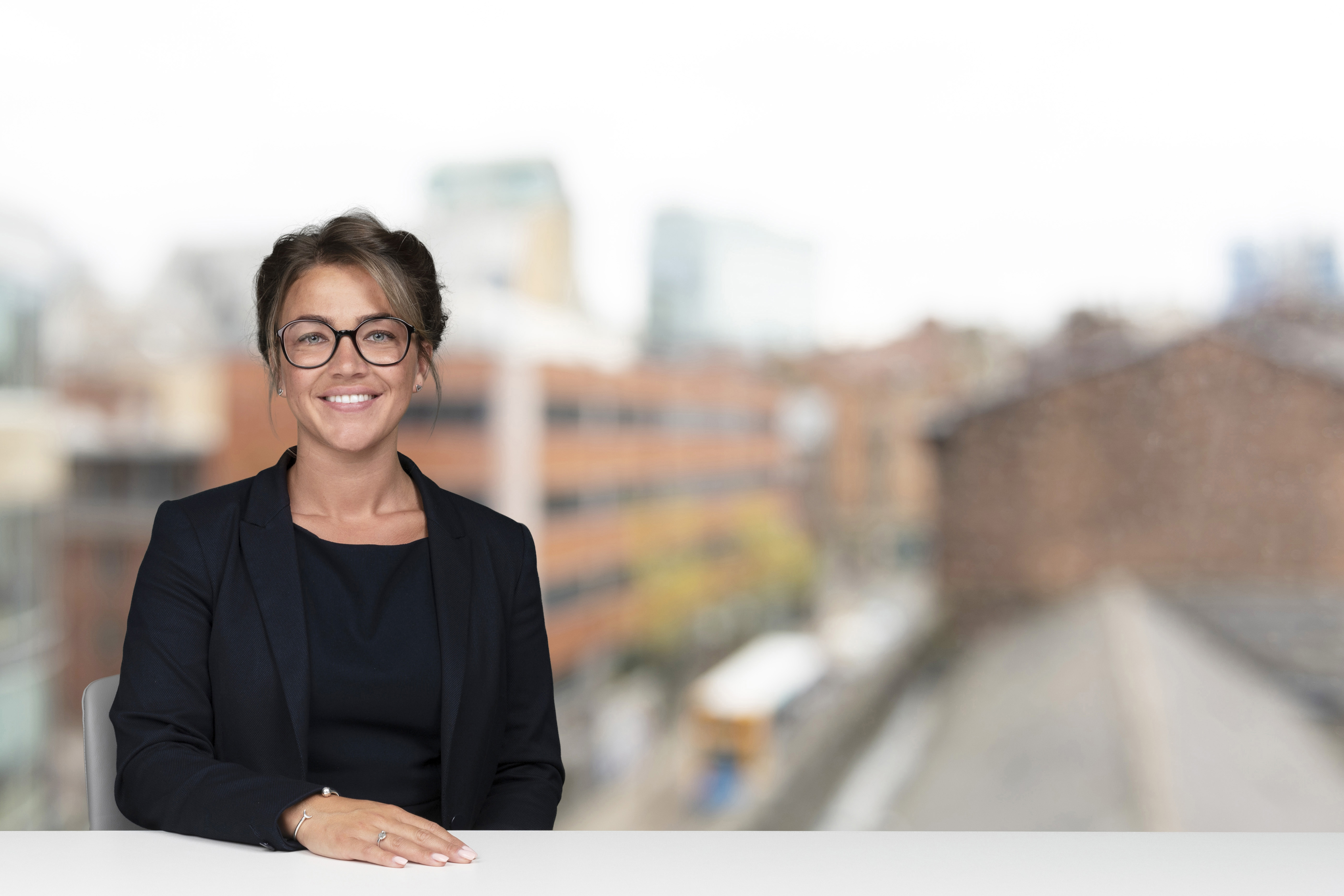 Kiah Ashbarry Half Body Large_1620X1080 3