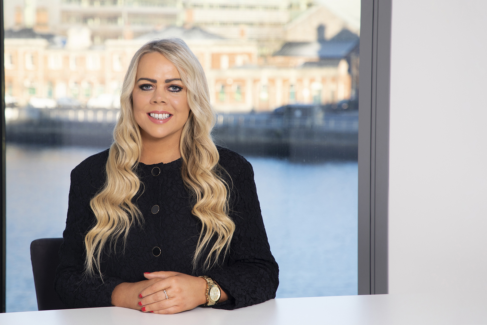 Shanna Dunne Half Body Large_1620X1080