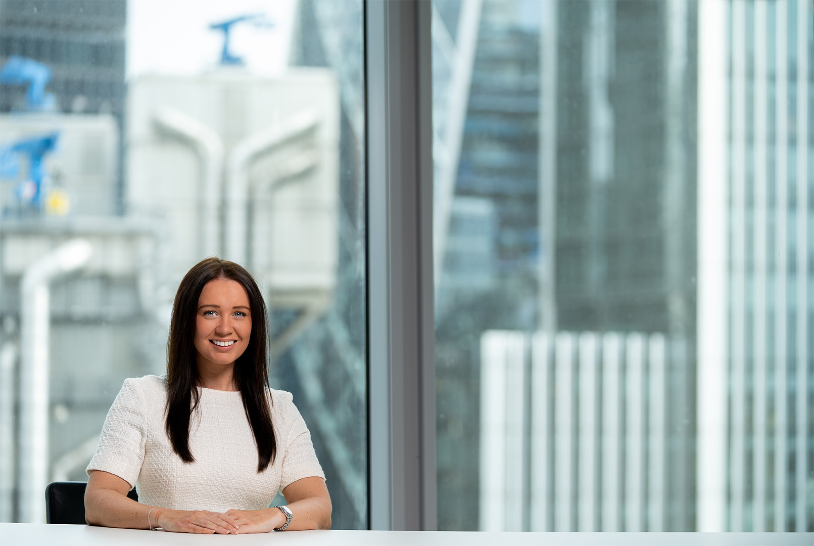 Chloe Bingham Halfbody 1620 X 1080