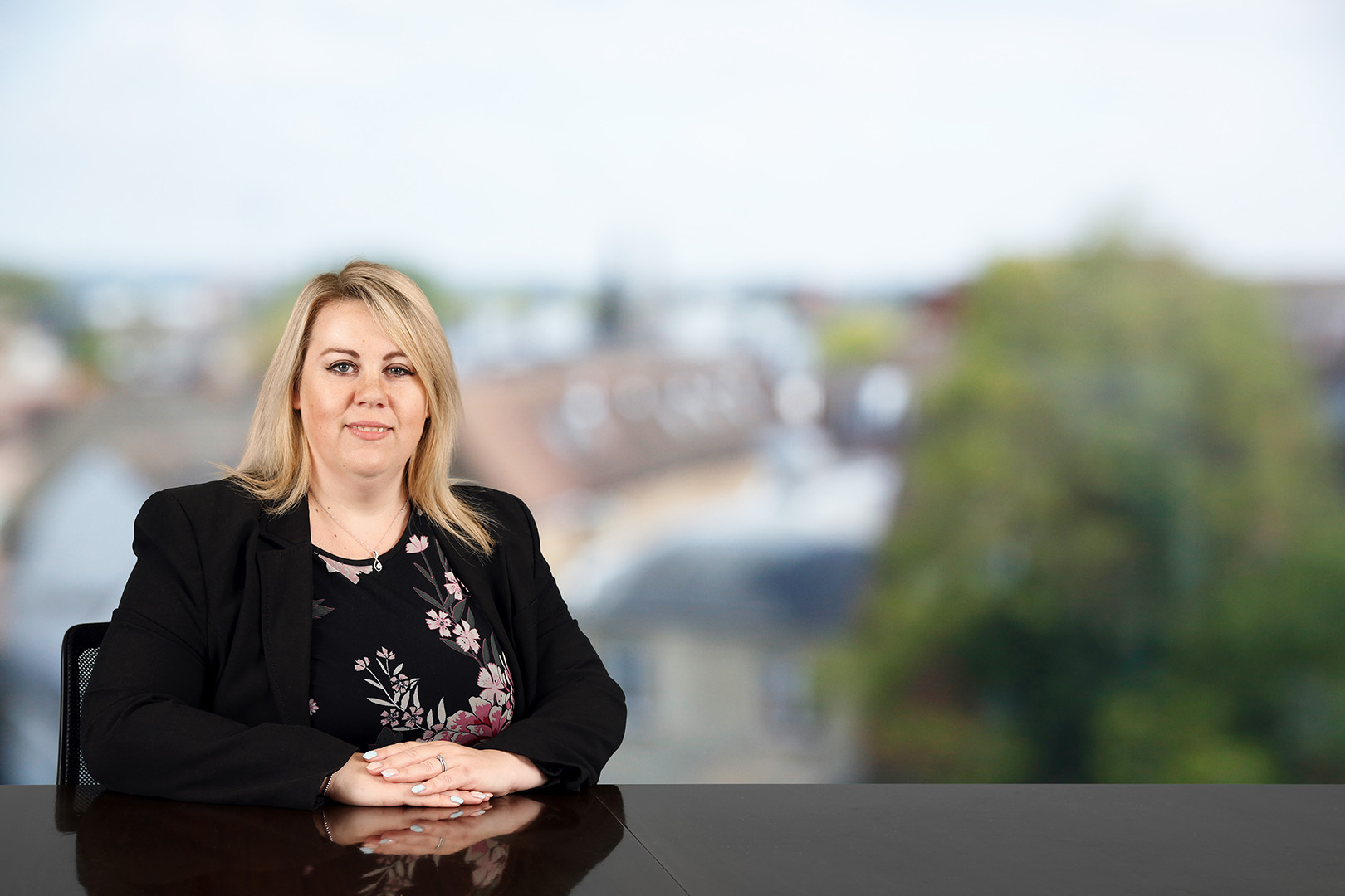 Victoria Izard Half Body Large 1620X1080