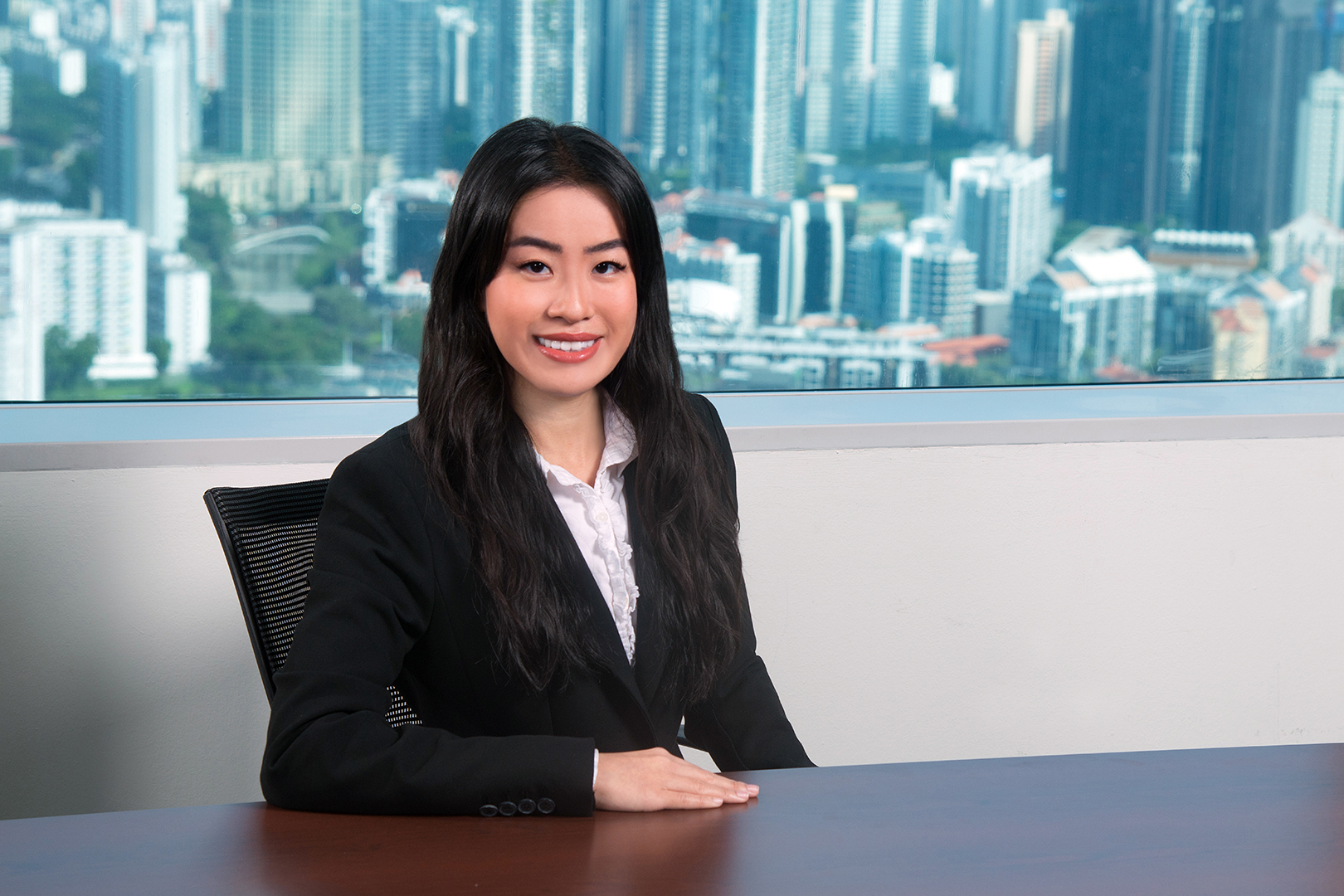 Claudia Lui Half Body Large 1620X1080